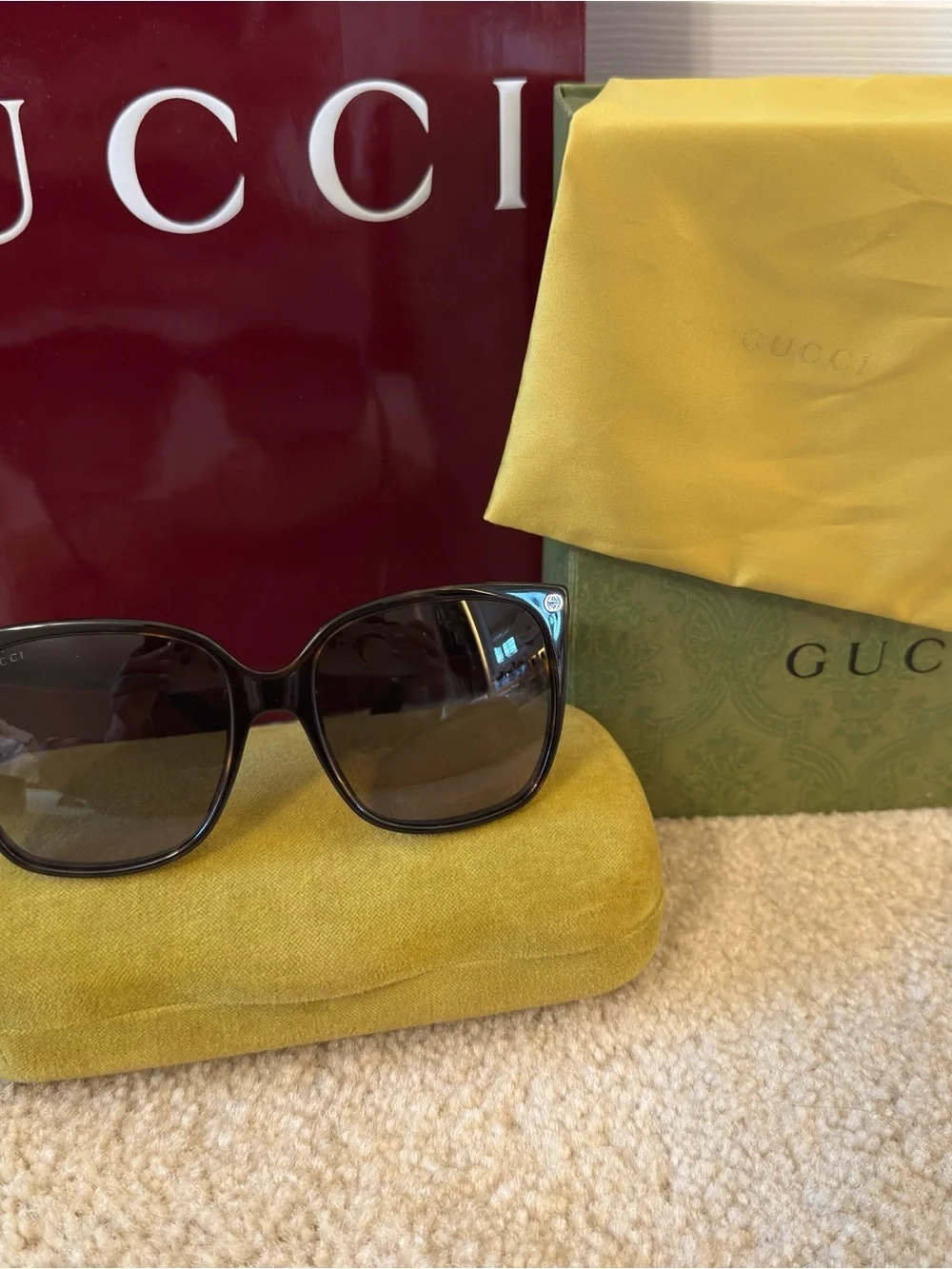 Gucci stunning large